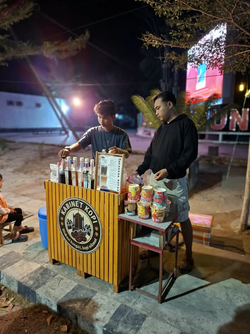 Kopi Kabinet Tampil Beda, Sajikan Sensasi Lemon Tea dan Gula Aren Cream di Pojok Alun-Alun Sukamara